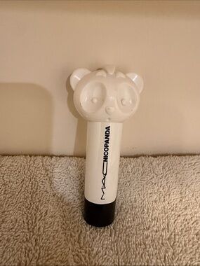 MAC Cosmetics White & Black Panda shade - Pink off